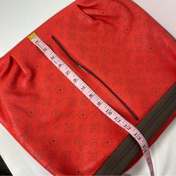 LOUIS VUITTON Mehene MM Mahina Shoulder Bag with Pochette - Picture 9 of 16